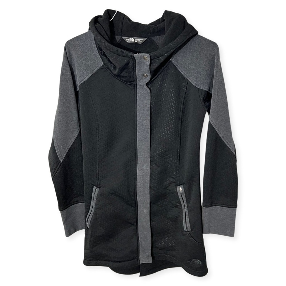The North Face Women’s Jacket Hooded Jacket S/P in excellent condition.